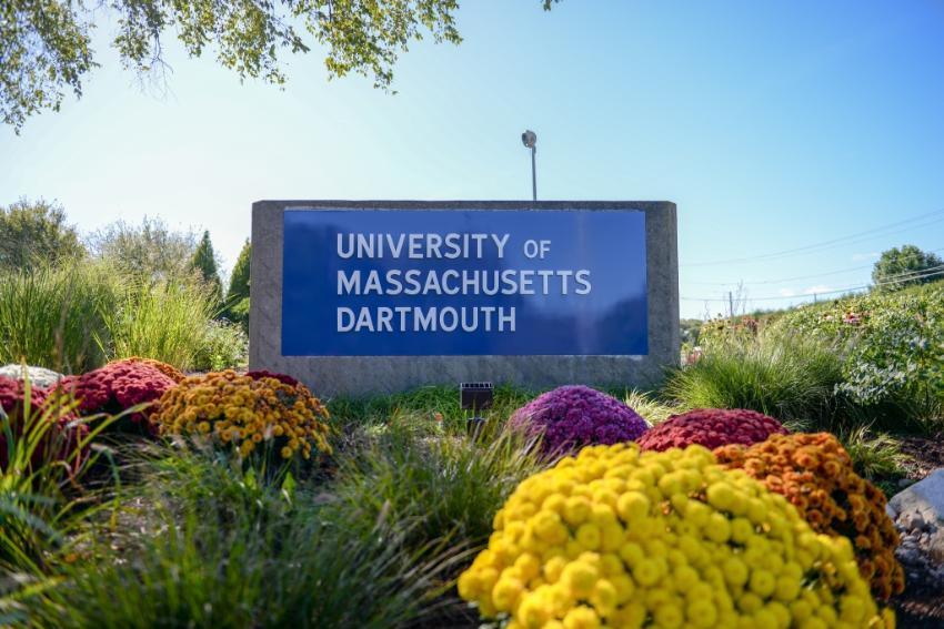 UMass Dartmouth campus sign