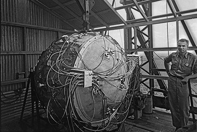 The plutonium device, nicknamed “Gadget,” can be seen here being assembled atop a 100-foot steel tower.